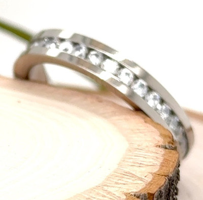 Elegant 4mm Silver Titanium Band with CZ Stone Inlay   Polished Finish Ring