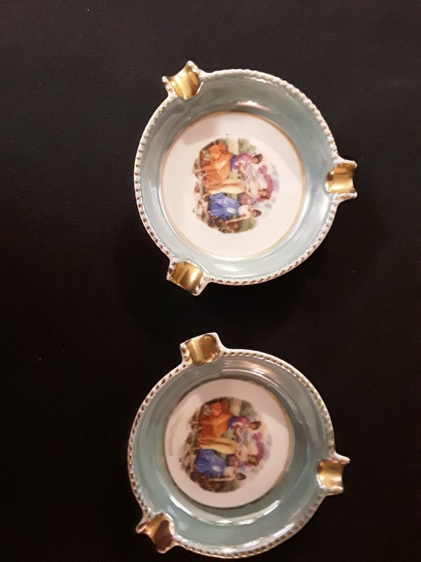 Vintage Victoria Czechoslovakia Porcelain Mini Ashtrays With Gold Rim