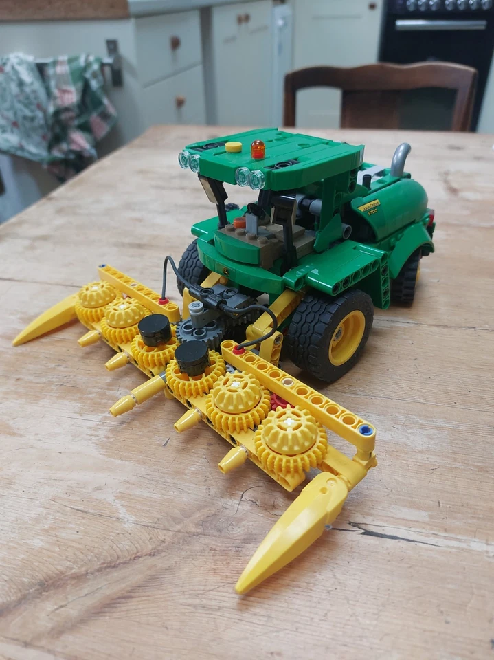 LEGO Technic 42168 John Deere 9700 Forage Harvester 559pcs Box Manual, photo 3 of 5