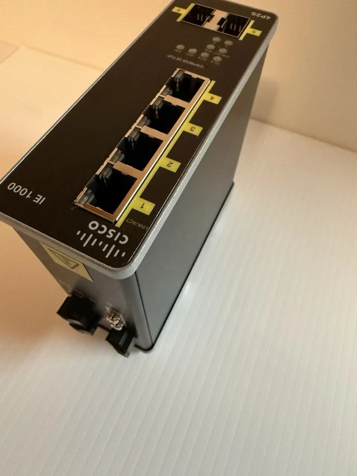 IE-1000-4P2S-LM Cisco Industrial Ethernet 1000 Switch - Image 2 of 4
