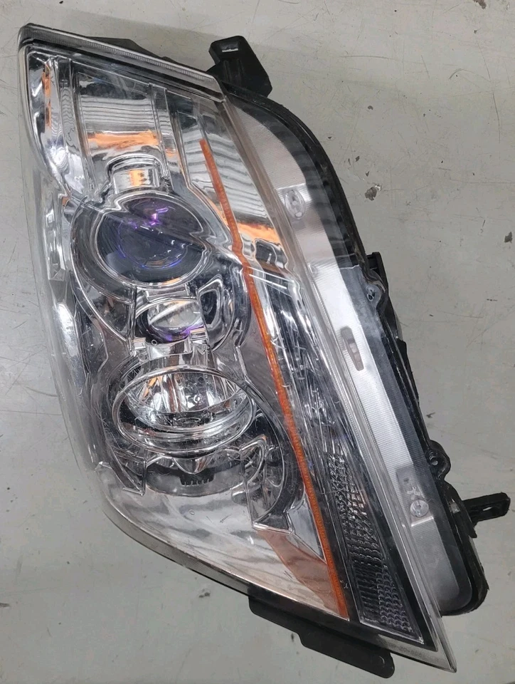 08-14 Conjunto de faros derechos Cadillac CTS - Certificado Capa TYC 20-6961-00-9 Foto 2 de 4
