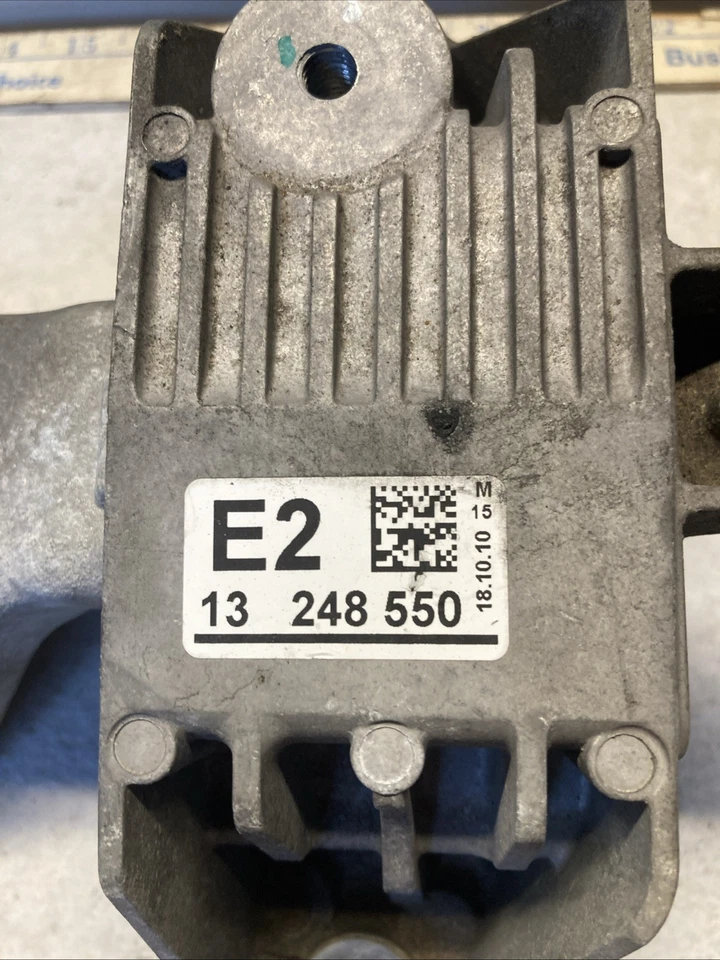 2011-2015 Chevrolet Cruze Engine Motor Side Mount Bracket OEM 13248550 — 第 2/4 张图片