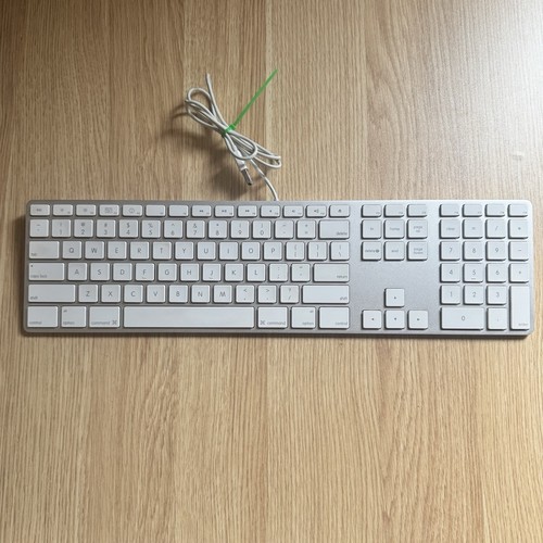 Apple A1243 Wired Keyboard Extended Numeric USB iMac Silver White Mac