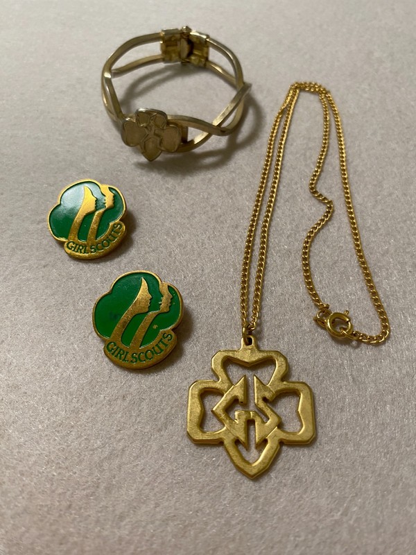 Vtg 80s Girl Scouts Brownies Jewelry Pins Pendant Necklace Bracelet - Lot of 4