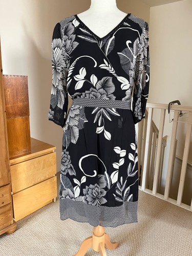 Per Una M&S Dress New Size 14 Black Floral 3/4 Sleeves Tie Waist Knee Length - Picture 3 of 24