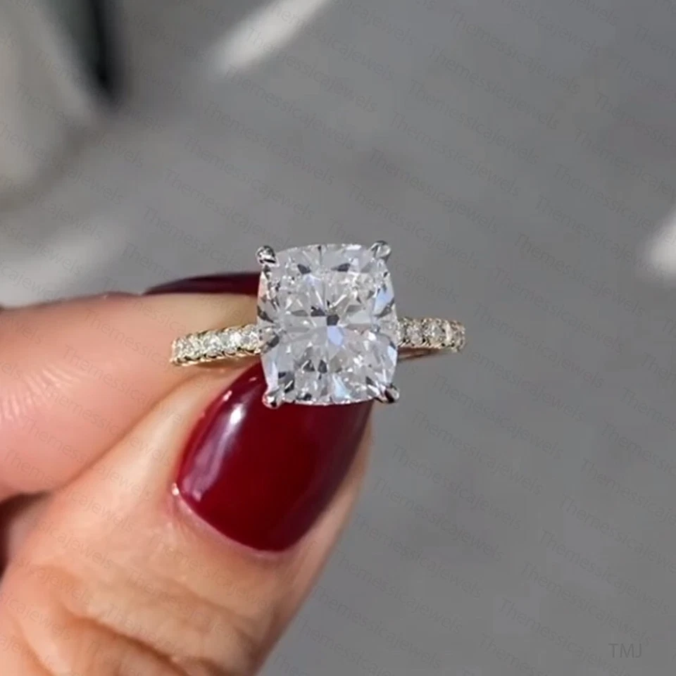 Anillo de compromiso de moissanita cojín alargado de 2,48 quilates chapado en oro multitono de 14 quilates Foto 2 de 4