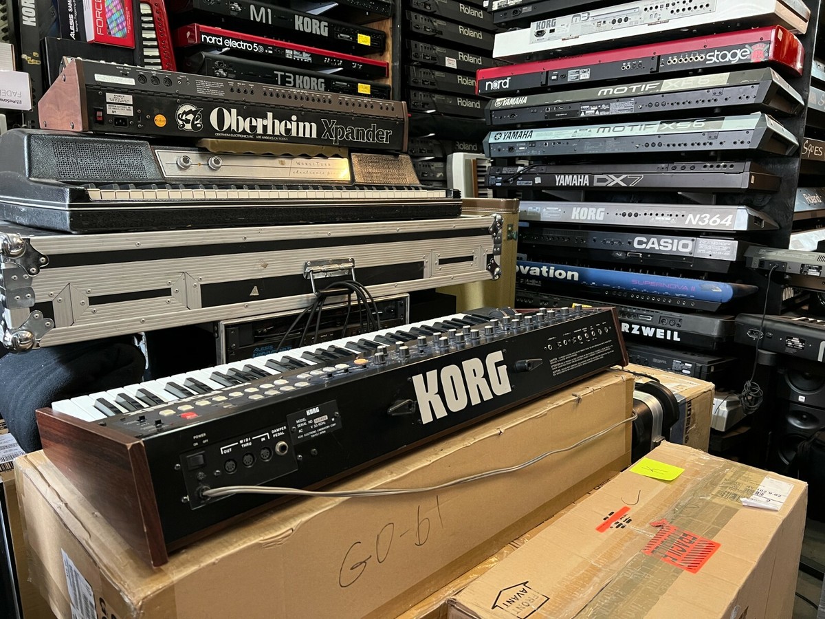 Korg POLY 6 61 key synth / vintage analog keyboard w/ MIDI Korg POLY 6 61 key synth / vintage analog keyboard w/ MIDI