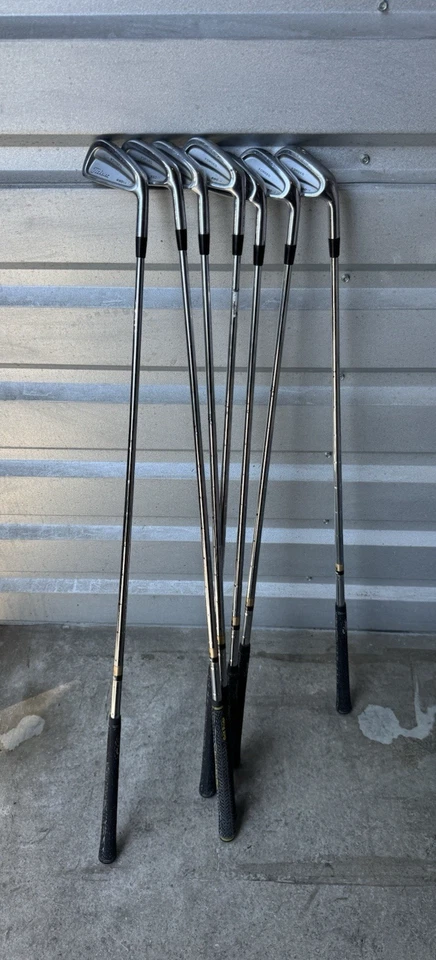 Juego de 7 piezas de hierro Titleist 690.CB FORJADO 3-4-5-6-7-8-9 con True Temper Dynamic Gold Foto 2 de 4