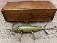HEDDON DOWAGIAC 153 (150 SERIES) MINNOW FISHING LURE IN WOOD BOX VERY WORN LID