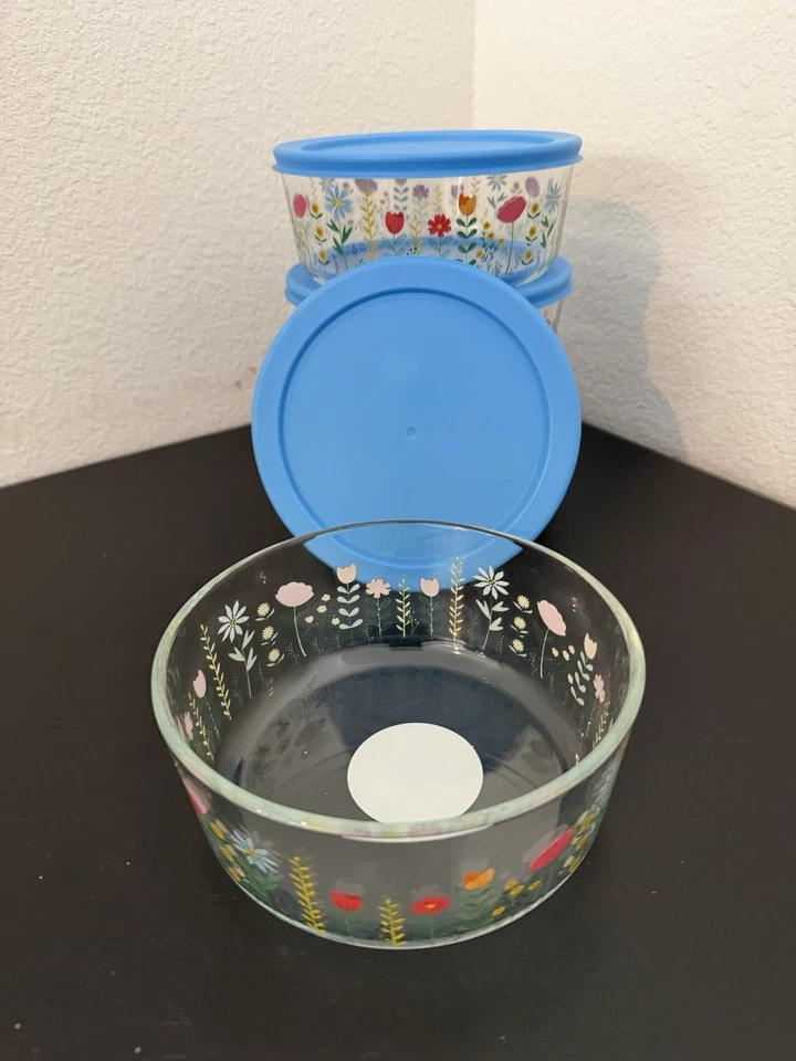 Juego de 4 cuencos de almacenamiento de alimentos florales resistentes al calor de vidrio duradero con tapa azul Foto 3 de 4