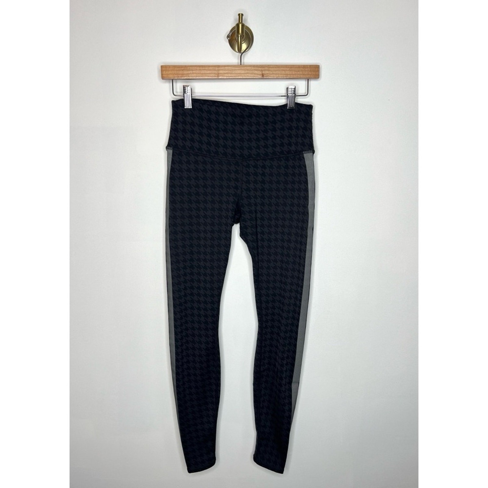 ALO Black Houndstooth Leggings Size M Stylish & Comfortable