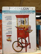 Máquina de palomitas de maíz Nostalgia con carro CCP-510 vintage 600 vatios 8 oz. Rojo aceite