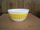 VINTAGE PYREX YELLOW DOT 1.5 QT NESTING MIXING BOWL #402 MADE IN USA