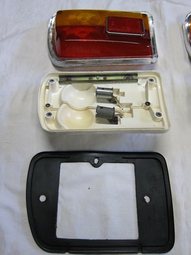 Iso Grifo tail rear light complete set with gasket Carello - Picture 2 of 10
