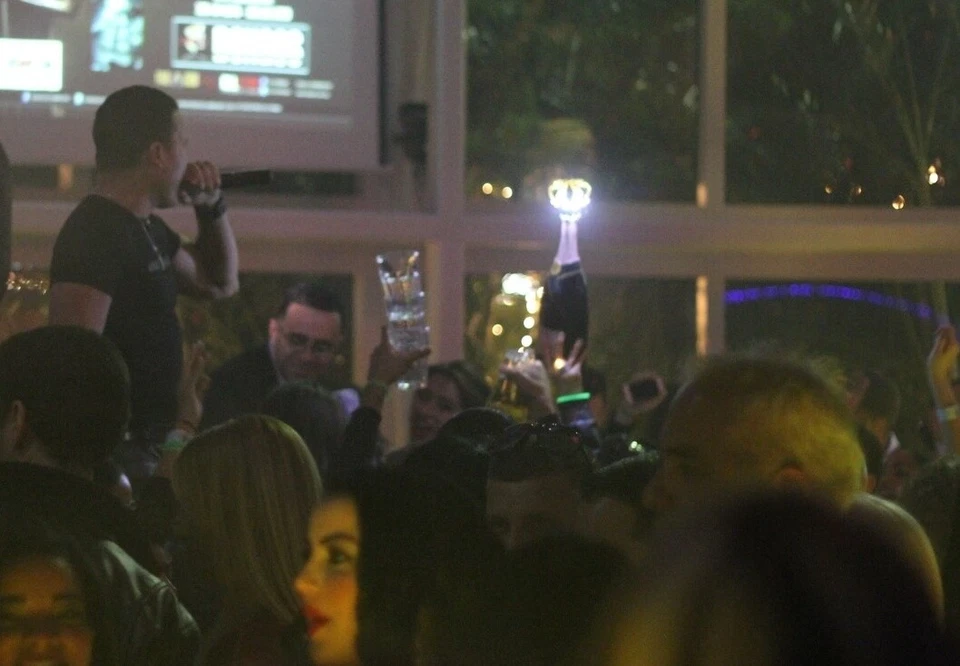 BRIPAS LED CORONAS LED CORONA LED CHAMPÁN ILUMINAR CORONAS BOTELLA SPARKELRS Foto 2 de 4