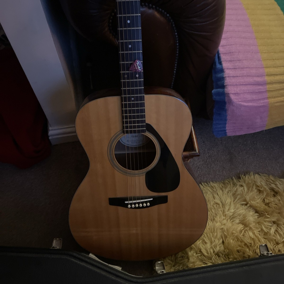 Yamaha FS-311, OOO size acoustic guitar, with hiscox classical