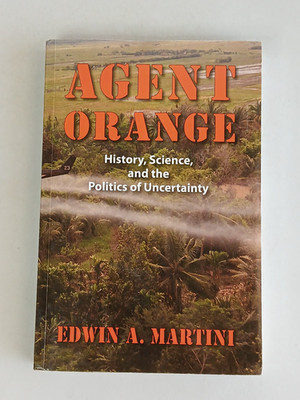 Edwin Martini AGENT ORANGE History Science & Politics of Uncertainty 2012 Book