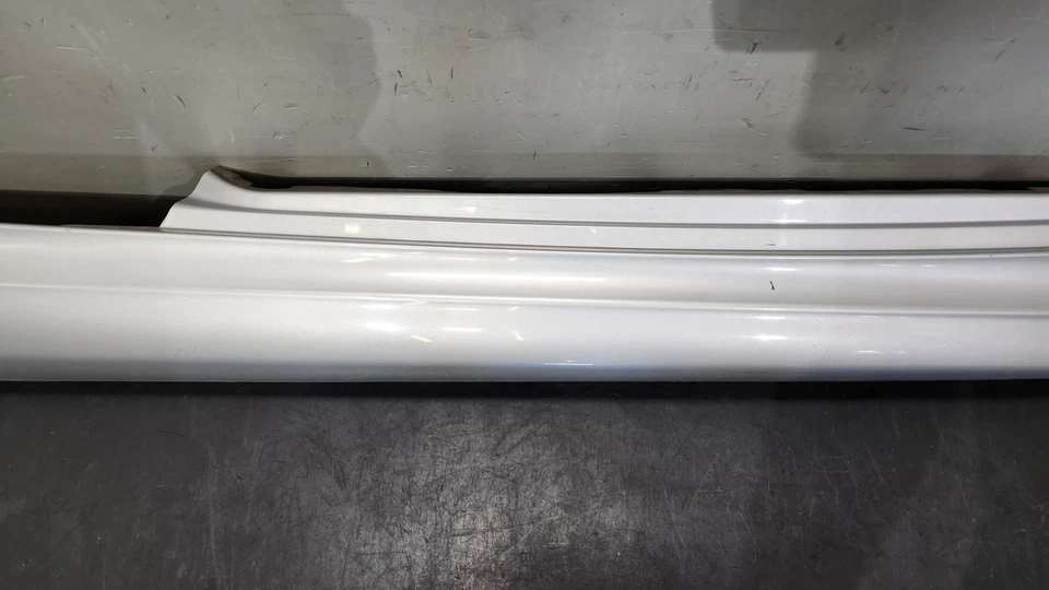 ✅08-13 Cubierta de panel basculante faldón pasajero OEM BMW E82 E88 135 M-SPORT plata 354 Foto 3 de 4