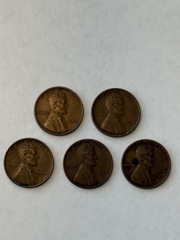 1942 P-D and 1946 P-D-S LINCOLN WHEAT CENTS ( LOT of 5)  **FREE SHIPPING**