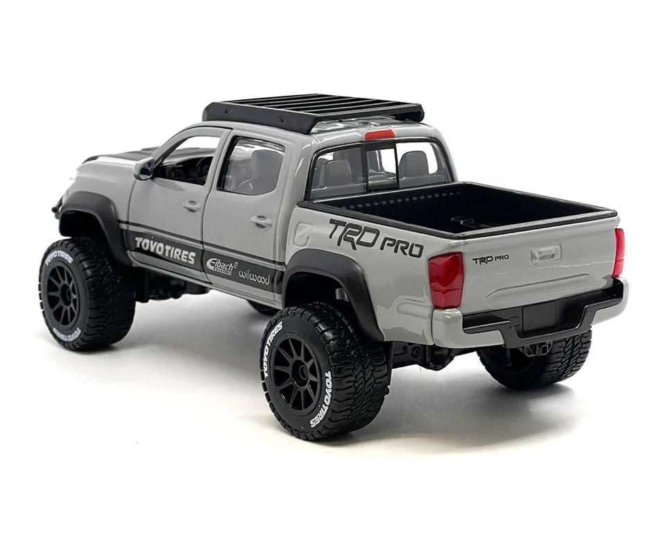 Toyota Tacoma TRD 2023 todo terreno neumáticos Toyo modelo escala 1:24 - Maisto 32458WH Foto 2 de 3
