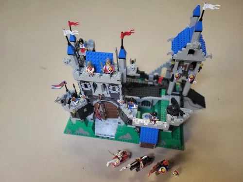 LEGO Royal Knight's (6090) Royal Knight's Castle with Instruction Booklet