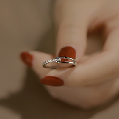 Einzigartiger minimalistischer Ring mit verstellbarer Größe und modischem Desi