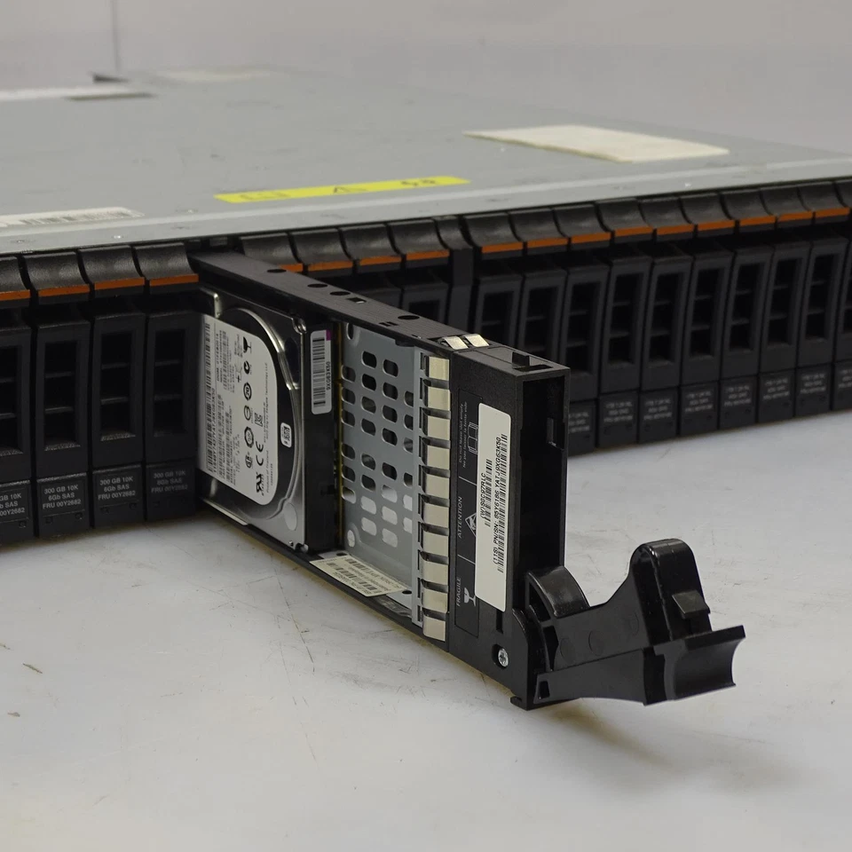 IBM STORWIZE V7000 Expansion Enclosure 2x 00AR041 11x 300GB SAS/13x 1TB SAS HDDs - Image 3 of 4