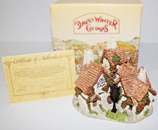 David Winter "Green Dragon Pub" 1983 Center of Village in Box with Sign and COA