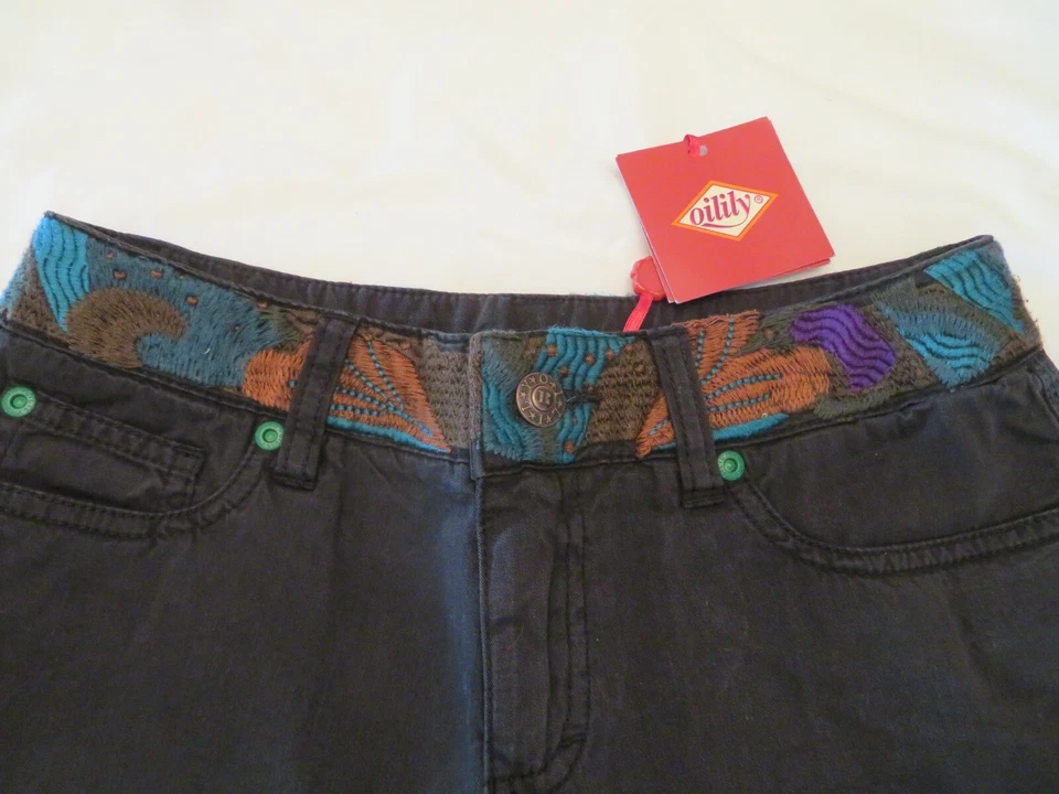 Pantalones cortos de mezclilla negros para mujer OILILY DELVIL bordados banda en la cintura remaches talla 36 Foto 2 de 4