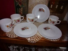 VINTAGE SET PMP SKI #933 PLASTIC STACKABLE COFFEE TEA CUPS & Saucers HONG KONG 