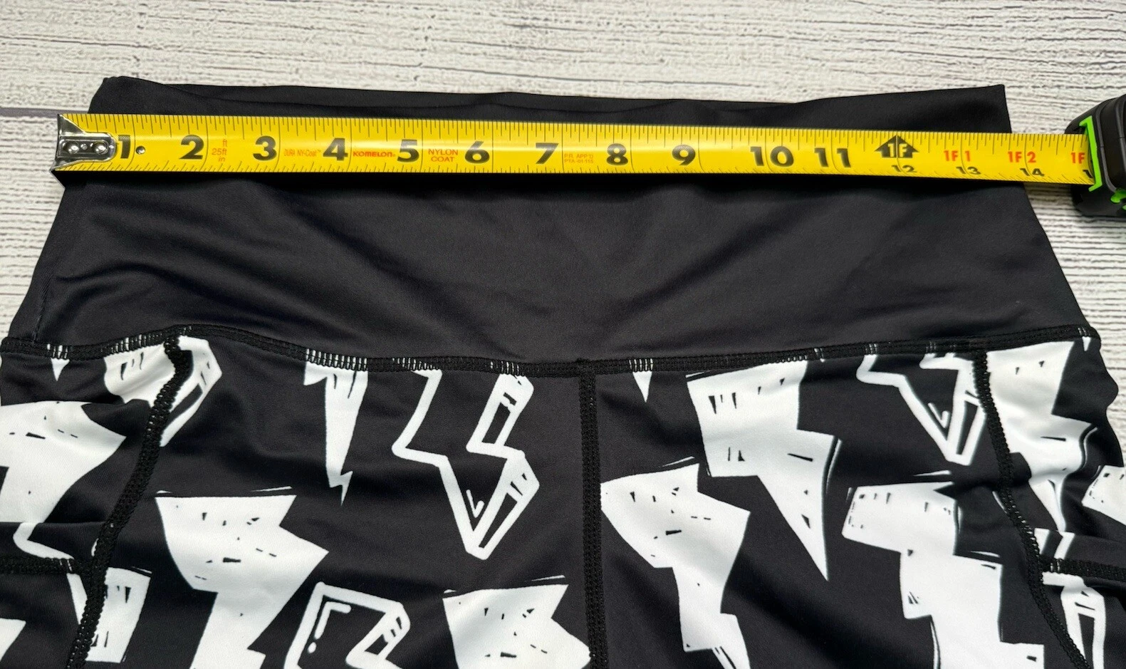 constantly-varied-gear thunderstruck lightning bolt squats shorts