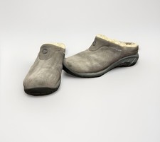 Merrell Encore Ice Clogs Women  s Approx 8.5 9 Taupe Suede Faux Fur Lined Mules