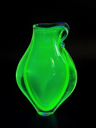 Vtg MCM Murano Uranium Sommerso Glass Vase 7.5”