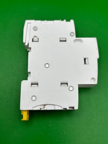 Schneider Electric SEA9TB1001 100A DIN Rail Terminal Block - Brand New - Picture 3 of 4