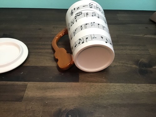 Tazza da caffè in ceramica bianca nota musicale/manico violino con coperchio - Foto 9 di 10