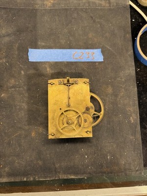 (C233) EARLY AMERICAN Antique Weight Driven Banjo Clock Movement
