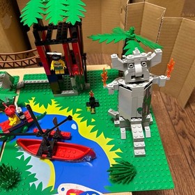 LEGO Enchanted Island 6278 99.99% Complete Missing Legs W/ 9/10 Manual Rare!