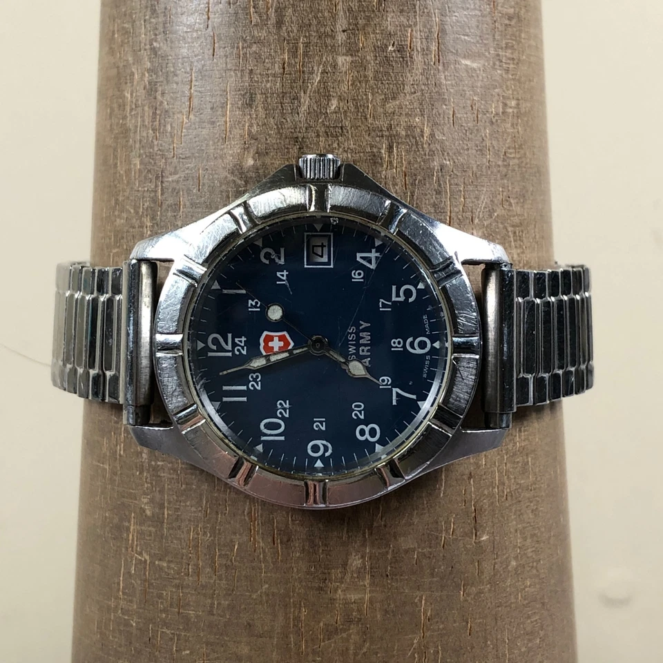 Swiss Army Men 1288 Military Date Silver Expansion Band Quartz 36mm Watch 7 3/4" - Image 2 of 4