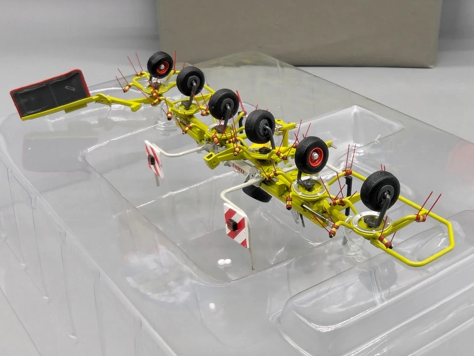 Landwirtschaft Modell 1:32 Marge Models Claas Volto 60 Heuwender mit OVP - Bild 2 von 4