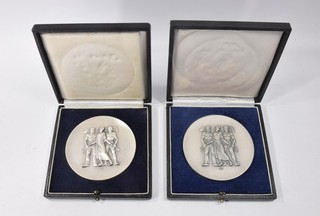 2x Medaille Pfälzische Wirtschaft für langjährige Mitarbeit im Etui Silberfarben