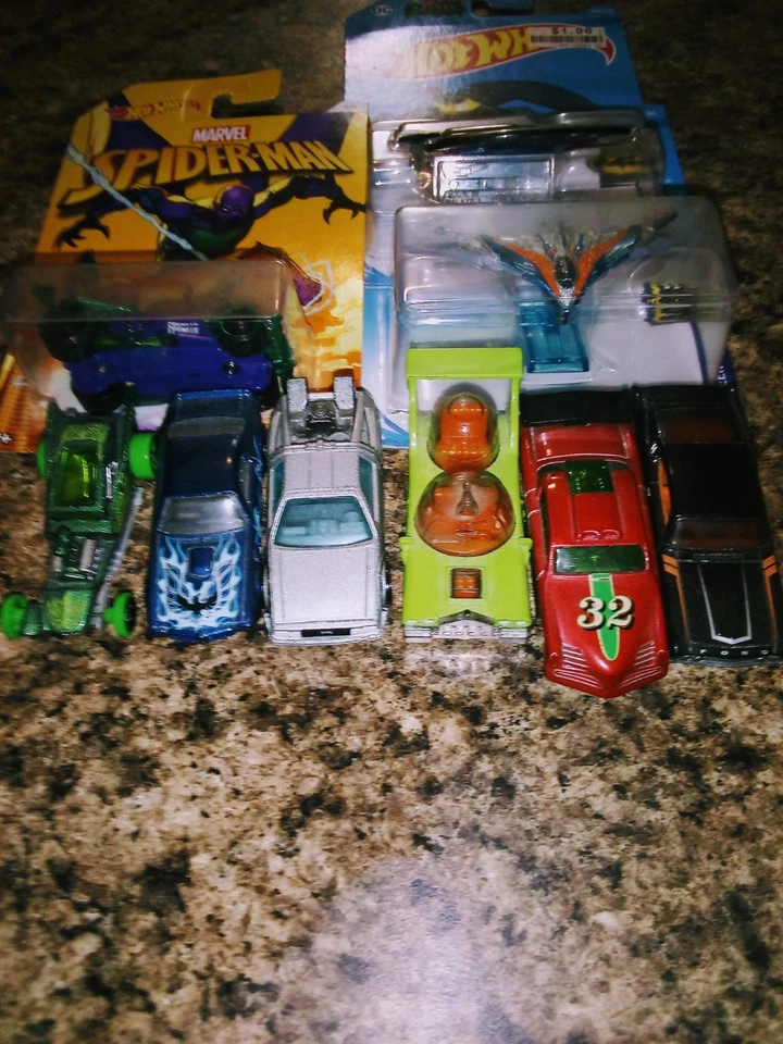 Lote de 9 Hot Wheels Milano, Batwing y Spiderman Drift King. Otros coches sueltos Foto 2 de 4
