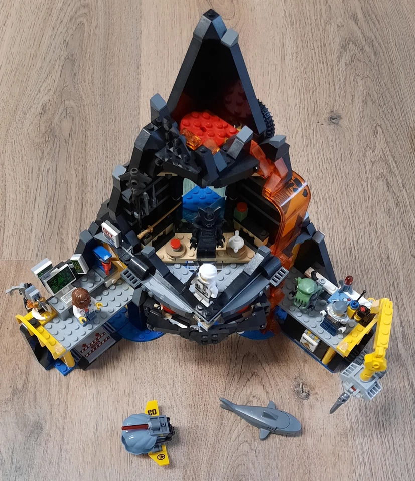 LEGO Ninjago 70631 Garmadon's Volcano Lair, Foto 2 von 3