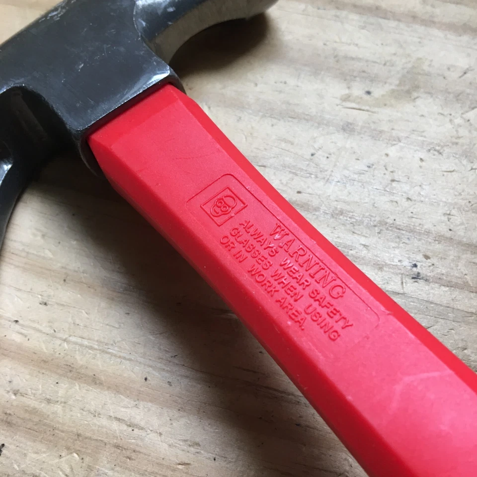 Martillo de garra de acero forjado Draper 16 OZ mango de fibra de vidrio rojo y negro 13" L Foto 4 de 4