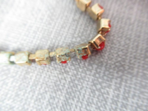 Juego de collar y pendientes de tornillo - piedras rojas y flores de diamantes de imitación - ca 1950s 2 185 - Imagen 8 de 10