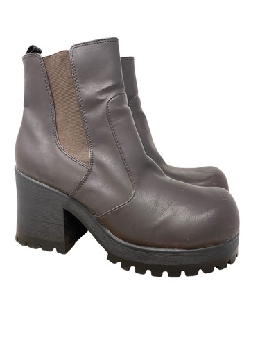 chunky platform boots 90s
