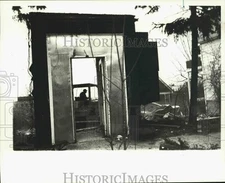 1980 Press Photo A workmen at the Griswold Cottage demolition site - sia02407
