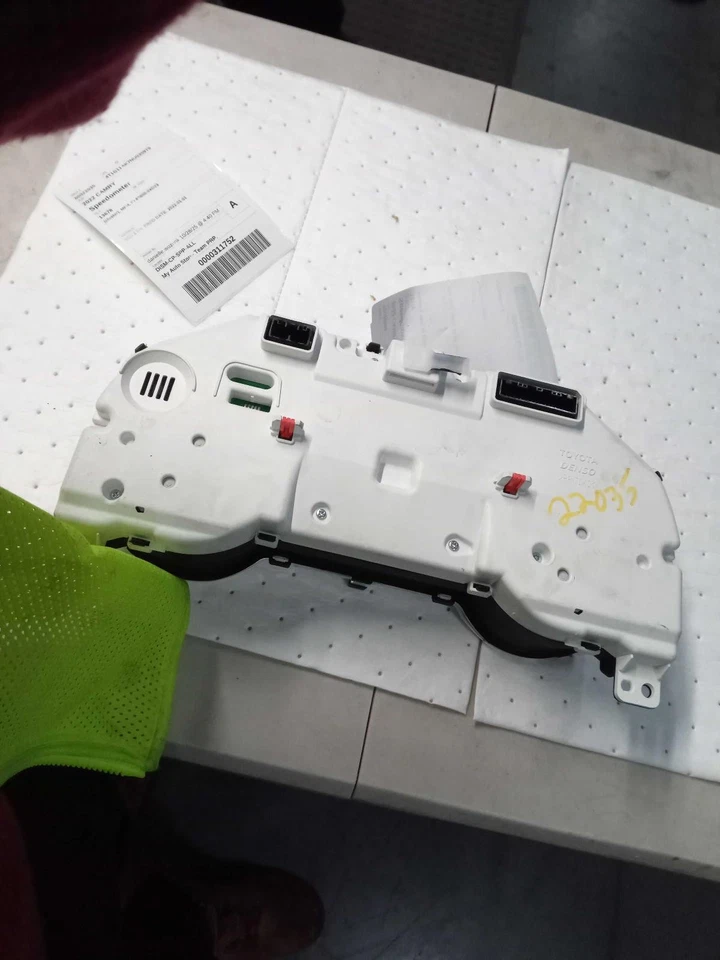 2022 Toyota Camry Speedometer Gauge OEM Red 53K Miles NJ25-22035-550112 - Image 2 of 4