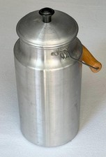 Alte Aluminium Milchkanne Kanne + Deckel  2 Liter Holzgriff gut erhalten Vintage