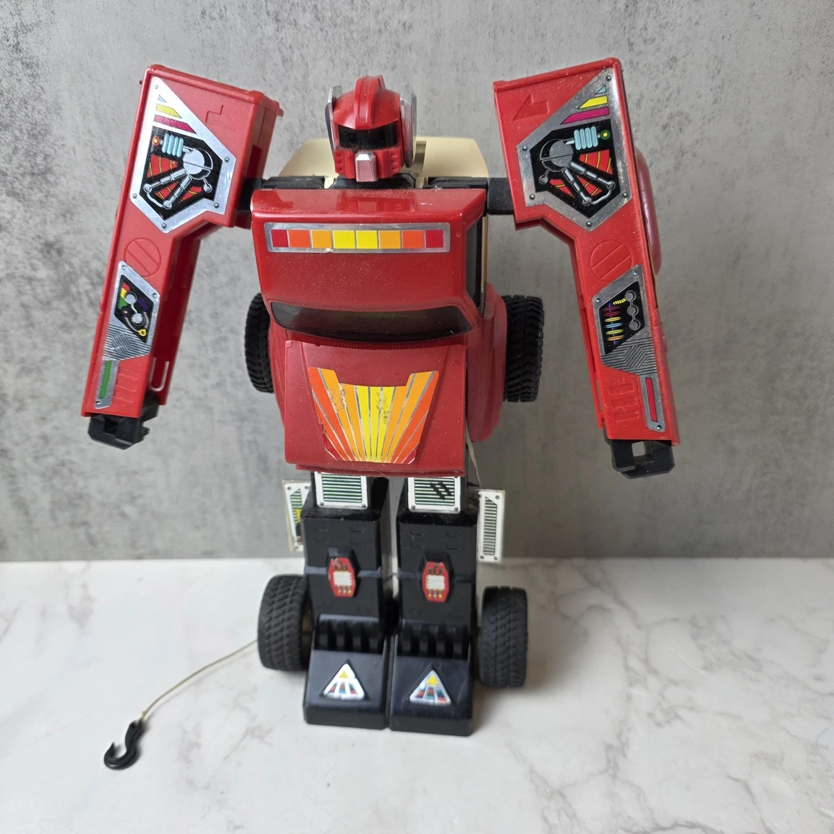 Bandai Robot Transformers & Robots Action Figure 1984 Year