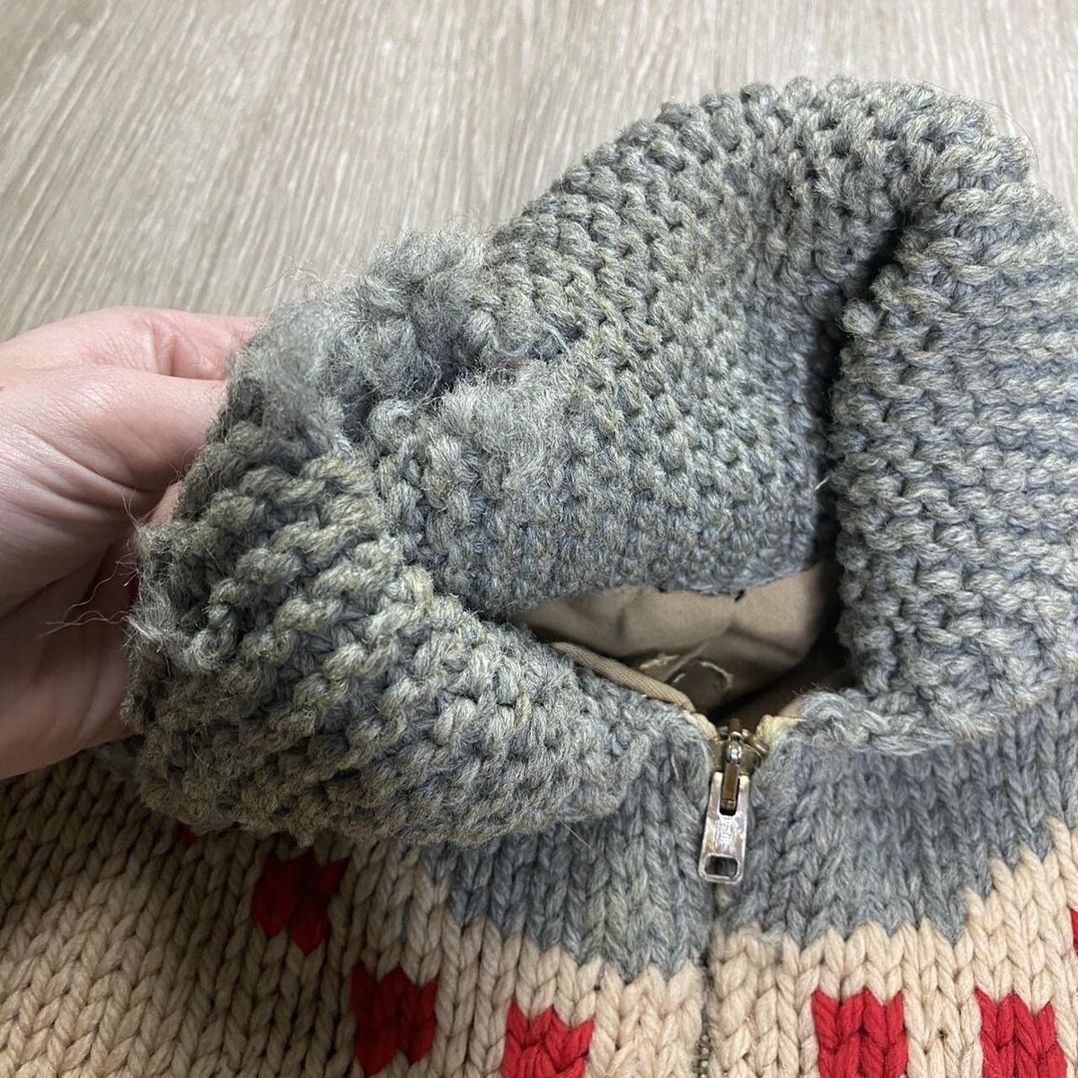 Vintage COWICHAN Handmade Wool Zip Up Chunky Knit Cardigan Vintage COWICHAN Handmade Wool Zip Up Chunky Knit Cardigan